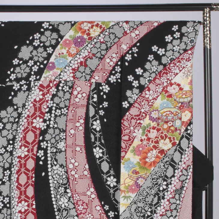 f0524281r】【黒系】振袖 レンタル フルセット Mサイズ 【状態:S