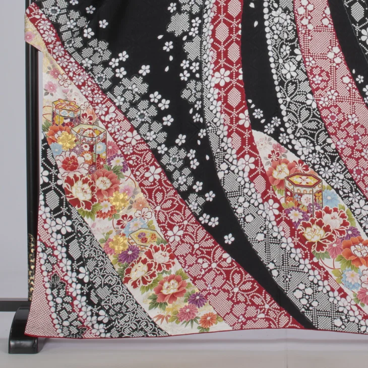 f0524281r】【黒系】振袖 レンタル フルセット Mサイズ 【状態:S