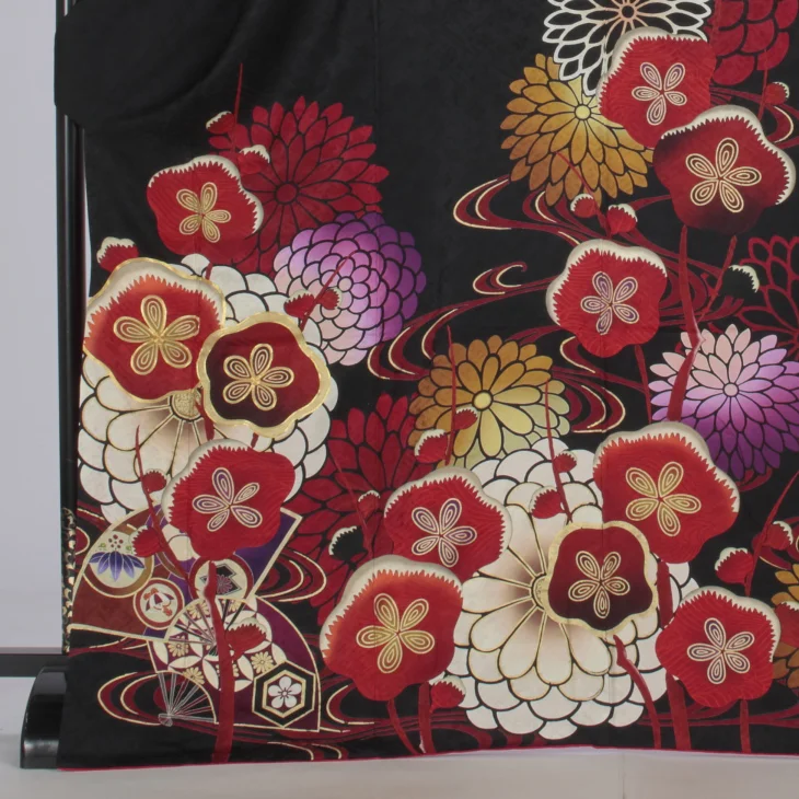 【振袖フルセット】赤と黒の鶴刺繍振袖と帯 振袖フルセット】赤と黒の鶴刺繍振袖と帯