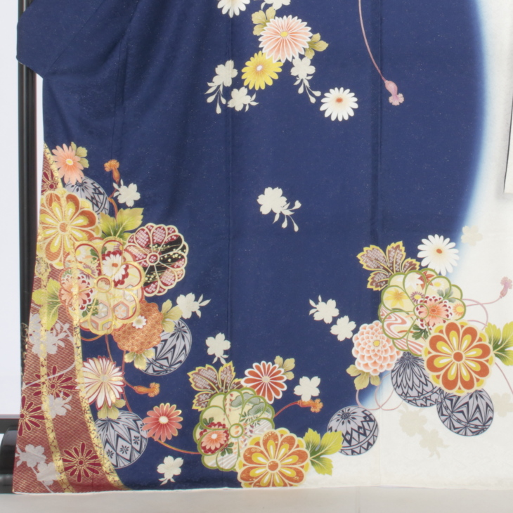 【梅】正絹　振袖　青　フルセット　トールサイズ　極美品 正統派古典 白/青(ブルー) バラ柄 カッコいい 寒色系 豪華 高級